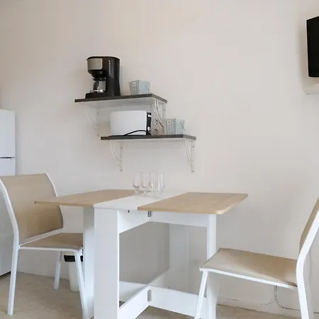 Apartman Grand Proche Quartier De La Pironniere - 4 Personnes *