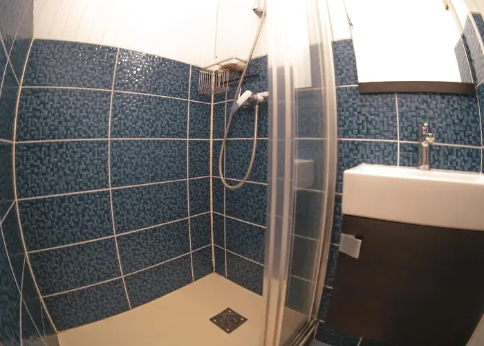 Grand Proche Quartier De La Pironniere - 4 Personnes *